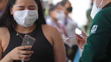 600 mil personas en BC a la espera de su certificado de vacunación