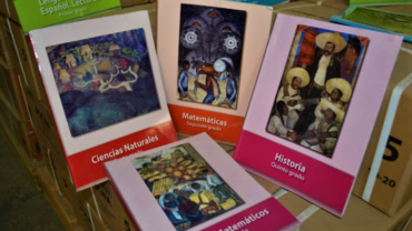 Entrega de libros de texto gratuitos en Mexicali