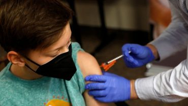 Adolescentes Mexicanos se vacunan en California