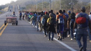 López Obrador pide al sector trasporte no trasladar inmigrantes