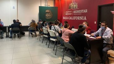 En Mexicali hacen fila para obtener certificado de vacuna