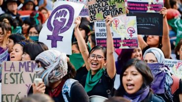 CDMX: Marcha feminista arremete contra Palacio Nacional