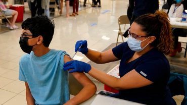 Menores serán vacunados para proteger a los más vulnerables