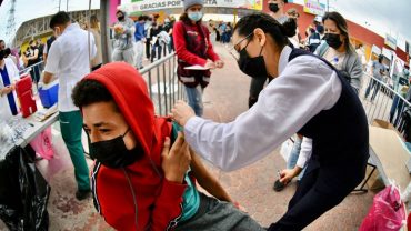 Mexicali: continúa la vacunación a los adolescentes