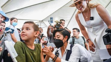 Encabeza Marina del Pilar vacunación de niños en San Felipe