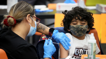 Más de 3. 700 menores vacunados en segundo día de jornada