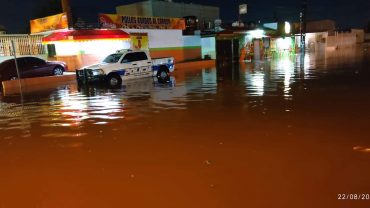 Fuertes encharcamientos e inundaciones en diferentes puntos de la ciudad