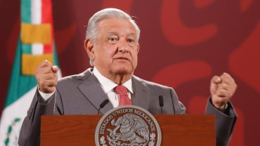 Presidente Obrador responde a críticas por contratar médicos cubanos